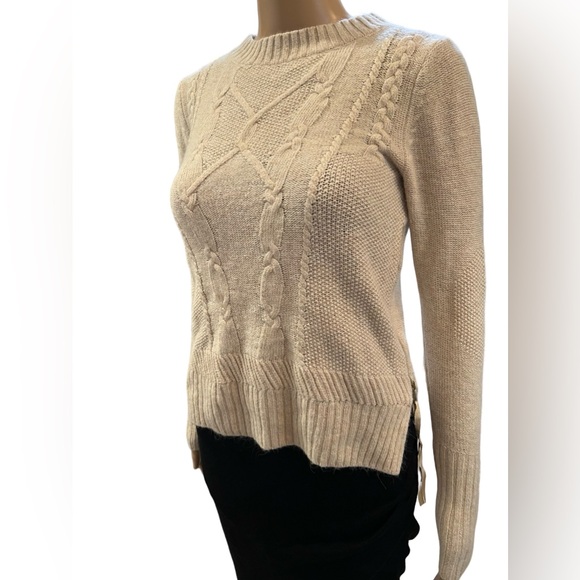 Beautiful knit sweater - Picture 4 of 9